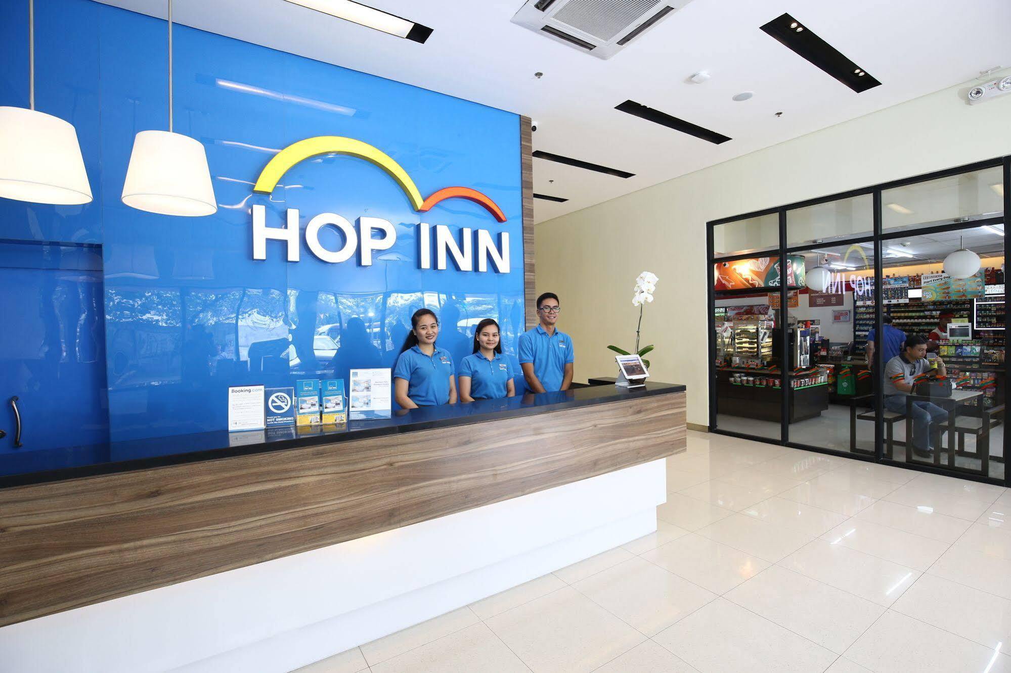 Hop Inn Hotel Ermita Манила Экстерьер фото